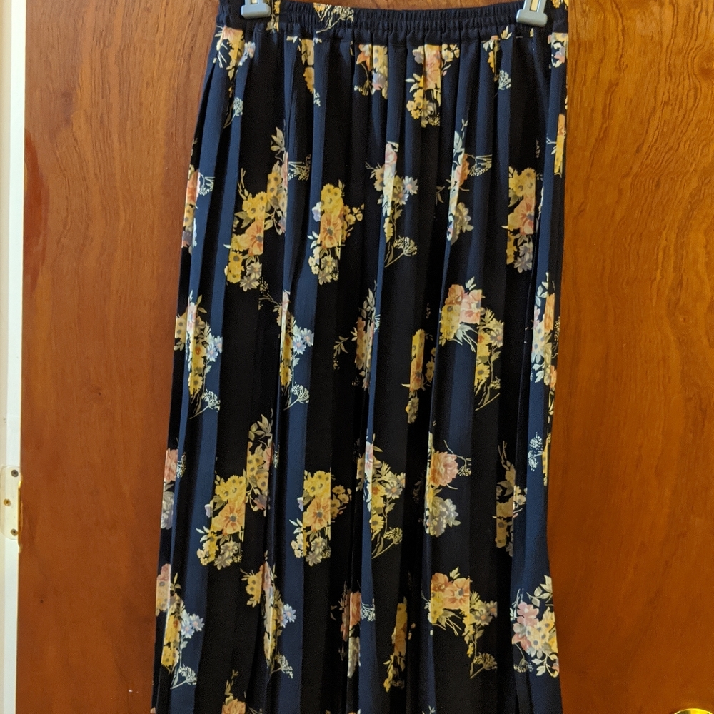 Ladies Skirt